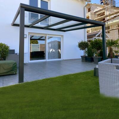 Klarglasüberdachung