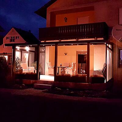 Terrassenüberdachung mit Windschutzwändeng